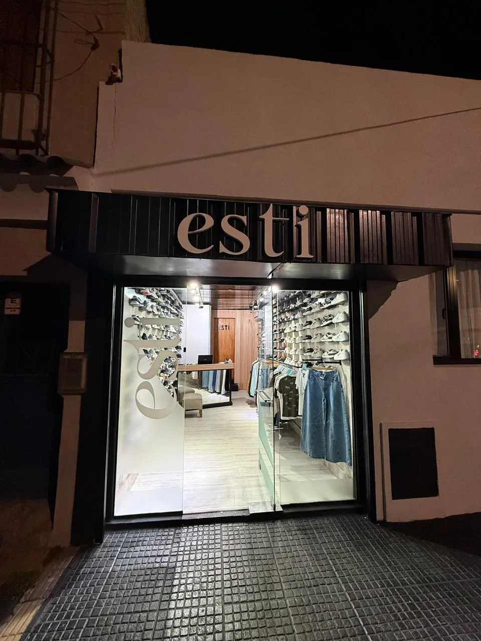 Logo corpóreo Esti